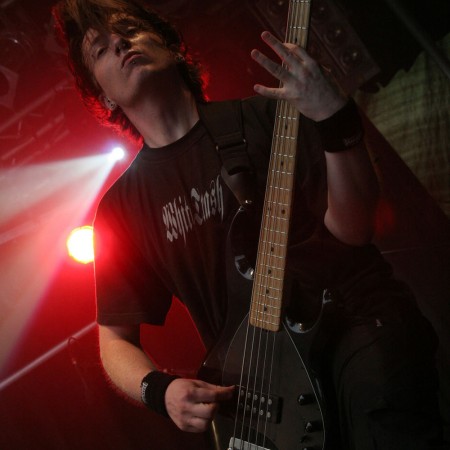 Matthias rockt am Bass