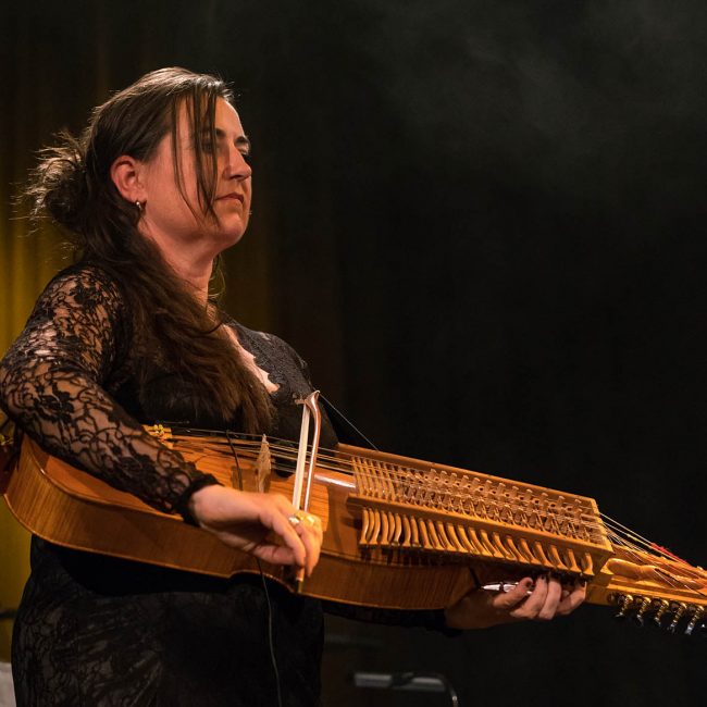 Durfte ihre Nyckelharpa leider nur bei "Isaak" auspacken: Sue Ferrers.