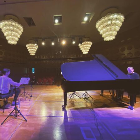 Martin und Toby spielen sich warm für Nics zweites Gastspiel, diesmal in Leipzig.