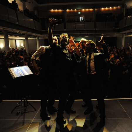 Nicht ohne obligatorisches Selfie: das JANUS Quartett lässt sich feiern.